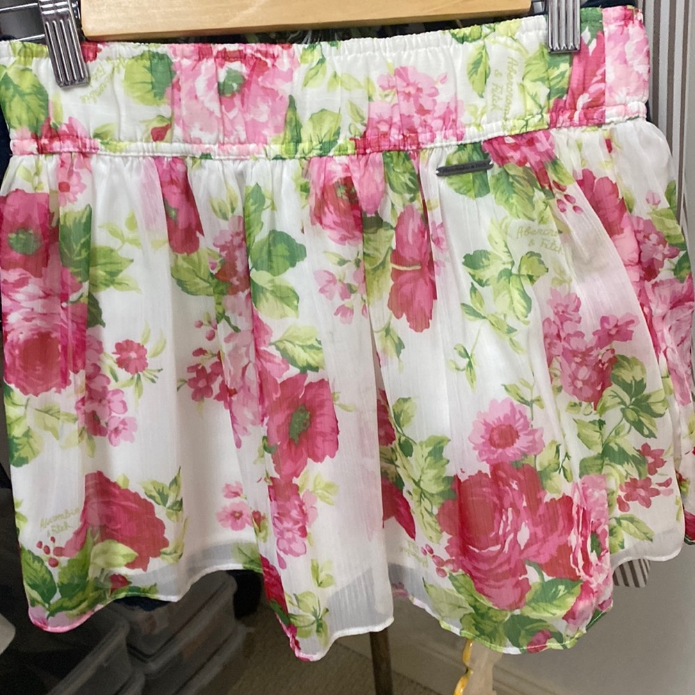 Abercrombie & Fitch floral mini skirt size small.